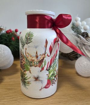Christmas vase with Christmas Wreath with cotton 
Christmas Lantern on the back side
Glass vase 16 cm
Handcrafted with love