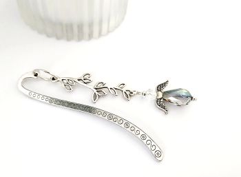 Handmade antique silver bookmark, created with a beautiful faceted crystal glass angel. A gorgeous sparkly piece... The perfect gift for the readers/angel lovers in your life... or a little treat for yourself!&nbsp; &nbsp;It arrives in a pretty organza bag, and has free shipping!