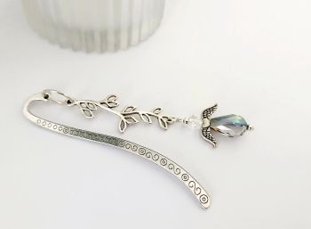 Handmade antique silver bookmark, created with a beautiful faceted crystal glass angel. A gorgeous sparkly piece... The perfect gift for the readers/angel lovers in your life... or a little treat for yourself!   It arrives in a pretty organza bag, and has free shipping!