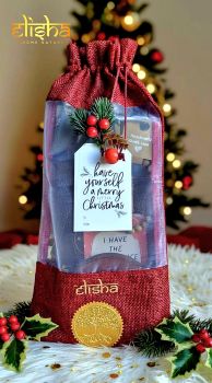 ✨&nbsp;Mindful Christmas Gift Set&nbsp;✨Give the gift of calm this festive season 🎁
This beautifully handmade pack includes:&bull; 3 packs of soothing incense sticks&bull; A chakra/bead bracelet for balance &amp; energy&bull; A wooden incense holder
&nbsp;
Perfect for anyone who needs a little peace, presence &amp; grounding this Christmas. 🌿🕯️Limited sets available &mdash; treat someone you love (or yourself!).