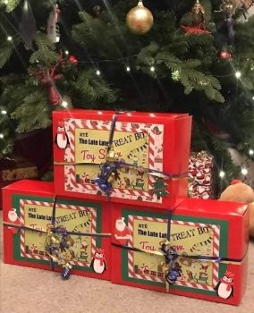 Treat Boxes for the night of the Toy Show, available for every age group&nbsp;
Contains a large chocolate Santa, a large sweet cone, assorted Christmas sweets, a Christmas cracker, a Christmas notebook and pen and the all important Santa letter paper and envelope!!!
Contents and designs may vary