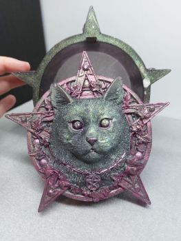 Pentagram Star Cat Trinket Treasure Box - Ready to Go - Salem Witch Familiar Spell Magic Charmed Jewelry Feline Altar Jewelry Box 14.5cm
Cast in resin before being hand-painted, this Box is perfect for anyone who has a passion for magic.
🌟 Allow for some color difference