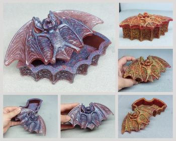 Make a bold statement with this unique bat-shaped trinket box, beautifully detailed with Celtic knot designs along the base.&nbsp;
Inspired by gothic and fantasy aesthetics, this piece combines intricate patterns with a distinctive silhouette, making it both decorative and functional.
Each box is carefully handmade using resin.
Perfect for storing small treasures like jewelry, keepsakes, or special trinkets, it adds a mystical and artistic touch to any space.
🌟 If custom made chosen, let me know from the last picture which colors would you like it made with.
🌟Allow for some color difference