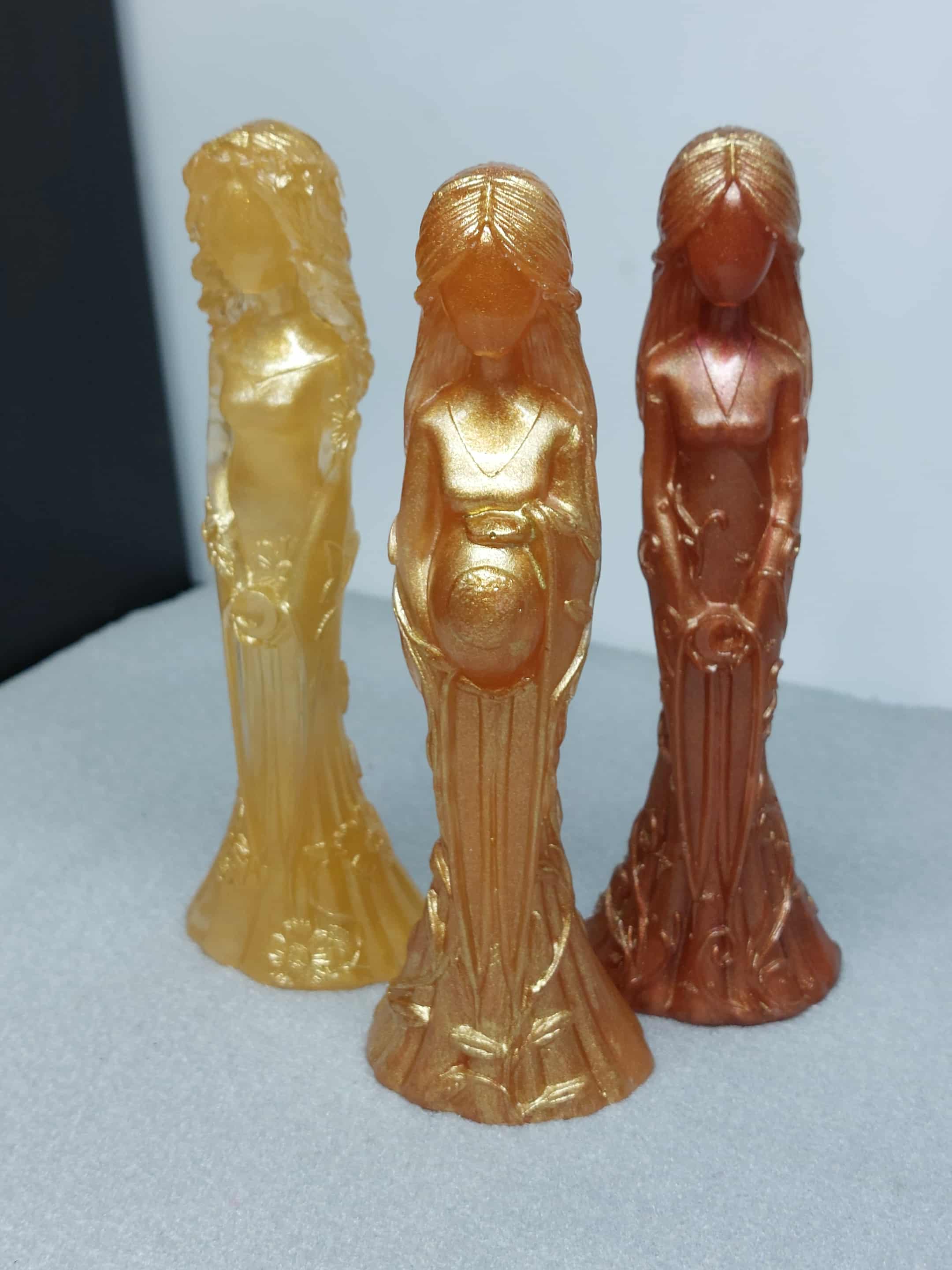 Faceless Maiden, Mother &amp; Crone - 15cm Set of 3 - Moon Phases/Aspects, Circle of life, Wiccan spiritual mythology Altar Magical Occult Ornament Figure Ladies Women Enchanted Gift
Beautiful Sets available representing the Phases/Aspects of the Maiden, Mother and Crone figurines. Symbolizing the circle of life, faceless figurines holding of their moons.&nbsp;
Wiccan-inspired figurines are perfect for any spiritual or mythology enthusiasts.
Cast in resin/dyes/glitters/inks and details painted afterwards.
Size: Height 15 cm
✨ Available as a Set: Custom Made or Ready to go
✨ Alow for some color difference