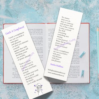 Catch A Compliment Poetry Bookmark with tassle.&nbsp; Encouraging gift. 6" x 2" 400 gsm.&nbsp;&nbsp;
Tassle colours may vary.
Encouraging original verse from Irish poet, Sandra Matthews.