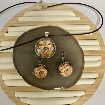 Beautiful jewellery set for her. Coordinated jewellery.