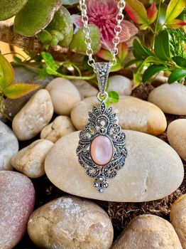 Mother of Pearl Marcasite Sterling Silver Necklace
Metal: Sterling Silver
Gem: Pink or White Mother of Pearl, Marcasite
Pendant&nbsp;size: 39mm x 15mm
Birthstone: June