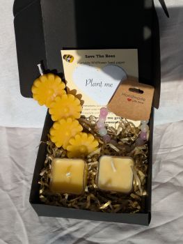 A small gift box packed with Natural goodness 🐝&nbsp;
Made with Organic beeswax. A lovely gift for yourself or for someone special 🌹