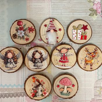 Wooden fridge magnets with Christmas decorations.