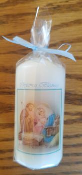 This small ivory-coloured candle measures 100 x 50 mm.