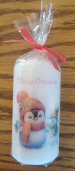 This small ivory-coloured candle measures 100 x 50 mm.
A matching moneybox is also available.