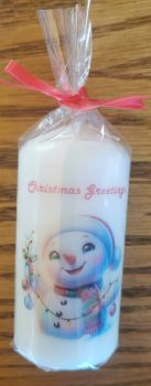 This small ivory-coloured candle measures 100 x 50 mm.