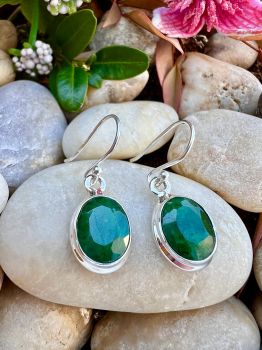 Oval Faceted Semi-precious Emerald Sterling Silver Earrings
Metal: Sterling Silver
Gem:&nbsp;Semi-precioue Emerald
Stone size: 10mmx8mm
Birthstone: May