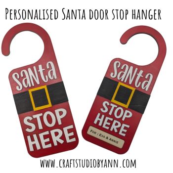 Add a magical touch to Christmas Eve with this personalised Santa Stop Here wooden door hanger!
Designed to bring excitement to little ones waiting for Santa&rsquo;s arrival, this charming sign can be customised with any name&mdash;making it the perfect addition to Christmas traditions.