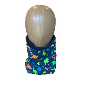 Keep your little one warm and cosy in this cute winter snood
Child fleece lined snood. Organic Cotton Jersey outer with Dinosaur pattern in neon shades of orange, yellow, blue and green on Navy backgroundLined with Navy anti-pil&nbsp; polar fleece.&nbsp; &nbsp; Reversible
&nbsp;