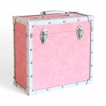 &bull; Capacity: max. 50 pcs. 12" records &bull; Material: aluminium, plastic-coated MDF panels &bull; Metal protective corners protect against knocks and wear and tear &bull; Available in three colours: Silver/Silver, Silver/Black; Black/Black. &bull; Non-slip rubber feet &bull; Dimensions (LxWxH): 36 x 18 x 36 cm &bull; Weight 2,5 kg