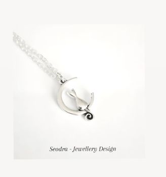 Gorgeous polished silver tone pendant, which has a cat sitting on a moon (the pendant is approx. 1.9cm/0.75in in length). It is suspended from a silver plated chain (approx. 45.7cm/18ins in length, plus extension chain.. approx. 5cm/2ins in length). Perfect for cat lovers/gifting/stocking fillers. It arrives in a pretty organza bag, and has free shipping!