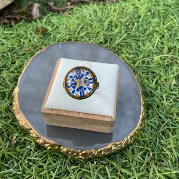 Adjustable stainless steel ring with glass cabochon.