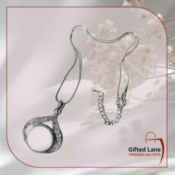 Personalised Diamante Charm Chain is a personalised gift accessory for a occasion or a keepsake of a special day. It is a silver chain and available with either a Circle Shaped Charm or Rectangular Shaped Charm which can be personalised with a picture and with a date or name on it. Another special personalised gift from Gifted Lane