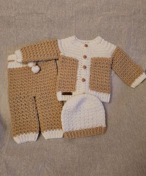 Crocheted 3 piece baby set in neutral colour
Age:0-3 months&nbsp;
&nbsp;