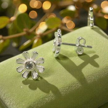 Gift Ideas for Christening, Communion, Confirmation
&nbsp;
White Flower Sterling Silver Stud Earring
Metal: Sterling Silver
Gem: Clear Zirconia&nbsp;
Earrings Height: 8.77mm