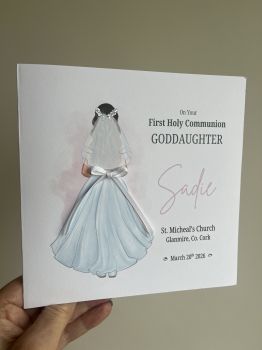 A beautiful First Holy Communion card, lovingly personalized to suit your individual child. Each card is tailored with your choice of hair colour and dress style, thoughtfully designed to reflect her unique look. The dress is finished with a beautiful white bow, adding a soft and elegant touch to this wonderful keepsake.
The card can be personalized with any relationship, such as goddaughter, granddaughter, niece, daughter, or another special title, making it truly meaningful for both giver and receiver. Carefully crafted as a keepsake for a very special day, this card is something she will treasure and remember for years to come 🤍✨