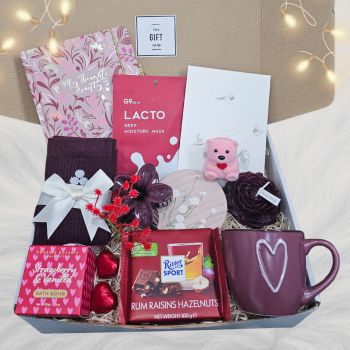 Surprise her this Valentine&rsquo;s Day with a beautifully curated Women&rsquo;s Valentine&rsquo;s Gift Box, designed to make her feel loved, appreciated, and truly special 💖