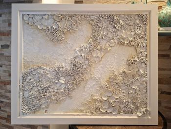 Features:&nbsp;Original Handmade Artwork | 3D Mixed media | Sculpture&nbsp;Wall Art | Clay Coral Reef | Wall Sculpture | Clay Collage | Contemporary Wall Art | Beach house decoration | Handmade Craft Ireland | Coastal Home Decor | Ocean inspired artwork | Abstract sea painting | Clay textured art teal turquoise wall decor&nbsp;
Details and Dimensions
Measures:&nbsp;W 84cm x H 70cm&nbsp;
Frame:&nbsp;White&nbsp;custom made frame&nbsp;
Medium: Air dry clay, acrylic &amp; ink&nbsp;paints,&nbsp;high quality gloss&nbsp;varnish
​Display options:&nbsp;Landscape&nbsp;
Use:&nbsp;Interior decoration only
Shipping: Fragile artwork &ndash; available only within Ireland (collection or nationwide delivery possible)