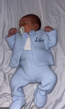 Our 2 piece spanish knitted sets come with trouser and top , name is embroidered on front in colour of your choice .
Sets come in 4 colours , Blue, Pink, Beige, White&nbsp;