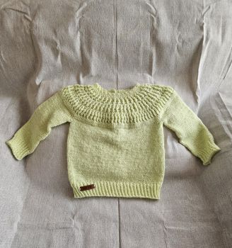 Crocheted jumper&nbsp;
Age: 9-18 months