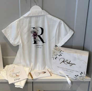 Girls Personalised Pyjamas for Communion/Confirmation
White Silky satin Pjs with a black trim and available with a choice of 2 designs.&nbsp;