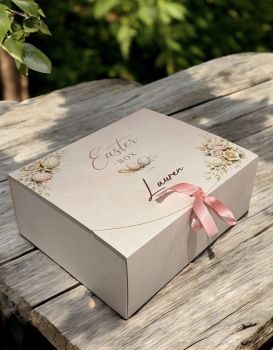Extra large Easter Box personalised with a name in pink and supplied with a pink satin ribbon.
Boxes measures 31x25x12cm, high quality professionally printed.&nbsp; Perfect for filling with lots of Easter chocolate treats.
Supplied empty