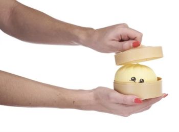 

Adorable dumpling squishy with super soft texture.
Comes in a fun steamer pot container.
Colour sent at random.

