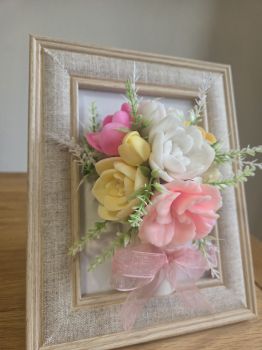 Handmade scented soap flowers in a photo frame
&nbsp;
Size of frame 19cm/24 cm
&nbsp;
White pot is handmade as well
&nbsp;
You can pick iptions wuth sign&nbsp;
&nbsp;
Happy Birthday or Happy Mother's day or no sign
&nbsp;
&nbsp;