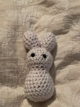 This small crochet amigurumi is the perfect decoration for Easter&nbsp;