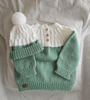 Crocheted kids set including hat and jumper
Age: 3-4 years