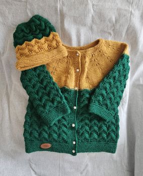 Crocheted kids set includes hat and cardigan&nbsp;
Age: 3-5 years