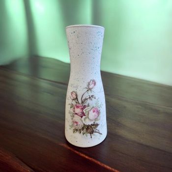 Glass Vase 14cm with beautiful vintage roses&nbsp;
Decorated with decoupage techniques&nbsp;
Unique piece handmade by me