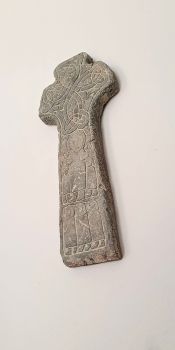 Wall Mounted Iridh High Cross of Saint Patrick.
Length 28cm, width 14cm
Highly detailed replica in authentic stone finish.