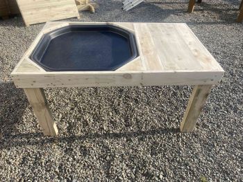 Wooden outdoor stand designed to house the tuff tray. Ideal way to create an outdoor surface for investigative, sensory or messy play.
Our tables can be made to house 70cm and 100cm trays, with or without work surface space. Table in photo measures 70cm x 120cm.
Table sizes can be customised to include multiple tuff trays or work space size. Contact us for a quote.&nbsp;
Tuff Tray included.