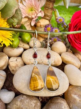Hand made Tiger Eye &amp; Garnet Sterling Silver Earrings
Metal: Sterling Silver
Gem: Tiger Eye,&nbsp;Garnet
Earrings Size: 48mm x 11mm