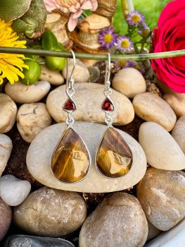 Hand made Tiger Eye &amp; Garnet Sterling Silver Earrings
Metal: Sterling Silver
Gem: Tiger Eye,&nbsp;Garnet
Earrings Size: 48mm x 14mm