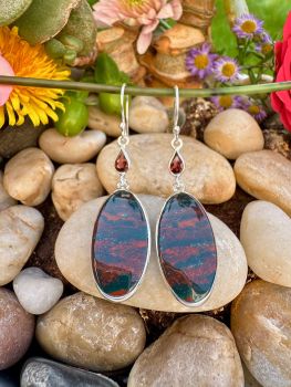 Hand made Blood Stone &amp; Garnet Sterling Silver Earrings
Metal: Sterling Silver
Gem: Blood Stone,&nbsp;Garnet
Earrings Size: 54mm x 13mm