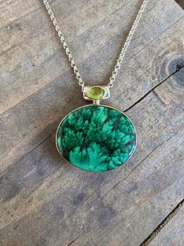 Malachite clears and activates the charkas and attunes to spiritual guidance. It opens the heart to unconditional love. Encourages risk-taking and change, breaks unwanted ties and outworn patterns, and teaches how to take responsibility for one&rsquo;s actions, thoughts and feelings.