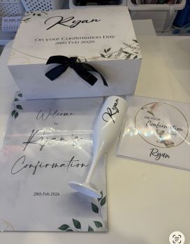 Communion/Confirmation Gift Set
Set includes a personalised Giftbox, white Flute, Welcome Sign and Greeting Card al personalised with Navy font &amp; ribbon.
Giftbox measures 25x21x10cm
