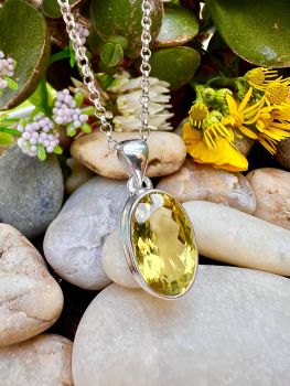 Brilliant Oval&nbsp;Cut Genuine Lemon Topaz Sterling Silver NecklaceMetal: Sterling SilverGem:&nbsp;Lemon Topaz(GRADE:AAAA)Topaz Dimension: 16mm x 10mm