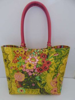 EACH GL&Eacute;ASTA BAG IS DESIGNED AND HANDMADE IN IRELAND IN MY HOME STUDIO. A GL&Eacute;ASTA BAG IS A GENUINE ORIGINAL CREATION PRODUCED IN LIMITED QUANTITIES.