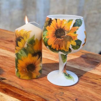 Hand-painted and decorated set Sunflowers&nbsp;
&nbsp;
Glass with sunflowers&nbsp;
&nbsp;
Large candle burning ip to 70 hours&nbsp;
&nbsp;
Beautiful set
&nbsp;
&nbsp;