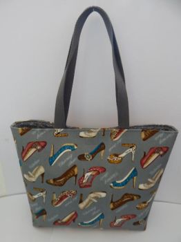 EACH GL&Eacute;ASTA BAG IS DESIGNED AND HANDMADE IN IRELAND IN MY HOME STUDIO. A GL&Eacute;ASTA BAG IS A GENUINE ORIGINAL CREATION PRODUCED IN LIMITED QUANTITIES.