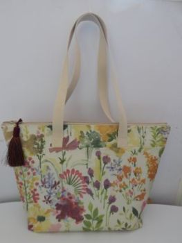 EACH GL&Eacute;ASTA BAG IS DESIGNED AND HANDMADE IN IRELAND IN MY HOME STUDIO.
A GL&Eacute;ASTA BAG IS A GENUINE ORIGINAL CREATION PRODUCED IN LIMITED QUANTITIES.